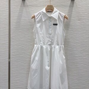 Elegant White Sleeveless Dress